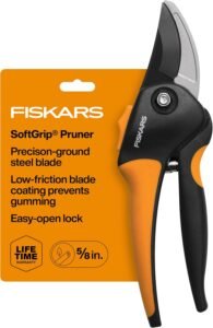 Fiskars Bypass Pruning Shears, Branch Cutter with 5/8″ Cut Capacity, Garden Shears with Sharp Steel Blade, Rust Resistant, Ergonomic Pruners with Comfort Handle and Safety Lock, Gardening Hand Tools